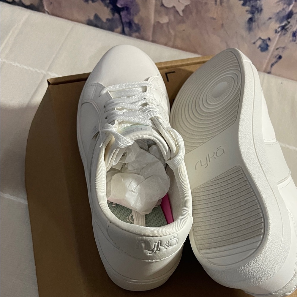 Ryka Women's Viv Classic White Oxfords - Picture 8 of 8